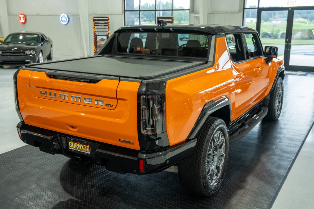 2024 GMC Hummer EV - Image 15 of 31