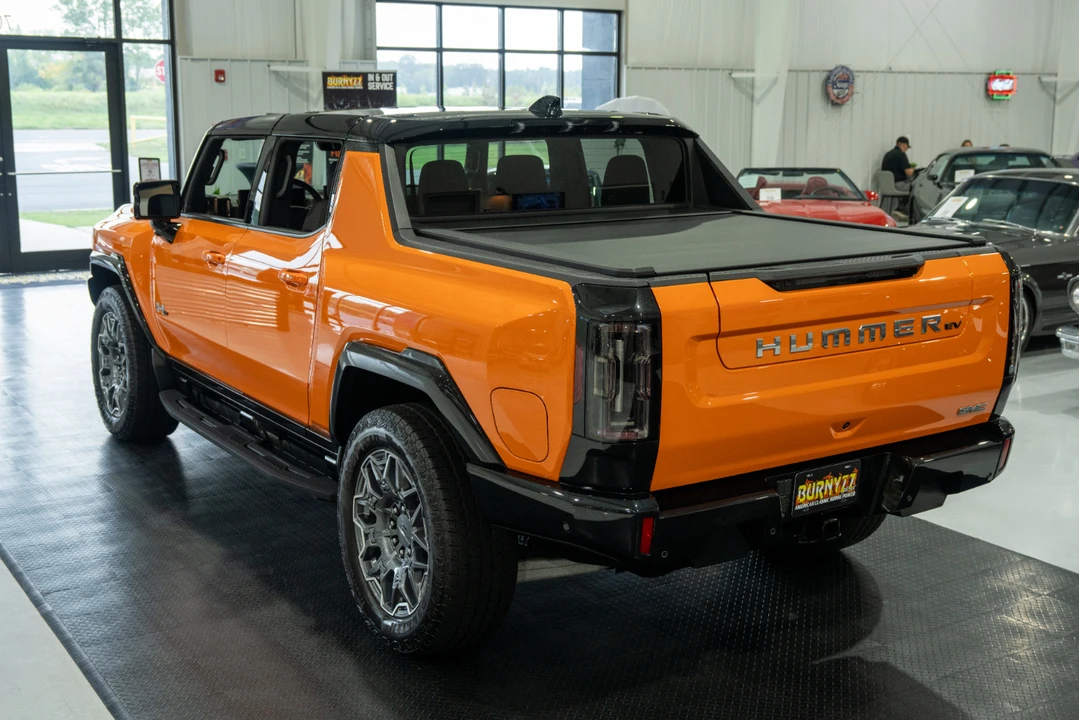 2024 GMC Hummer EV - Image 11 of 31