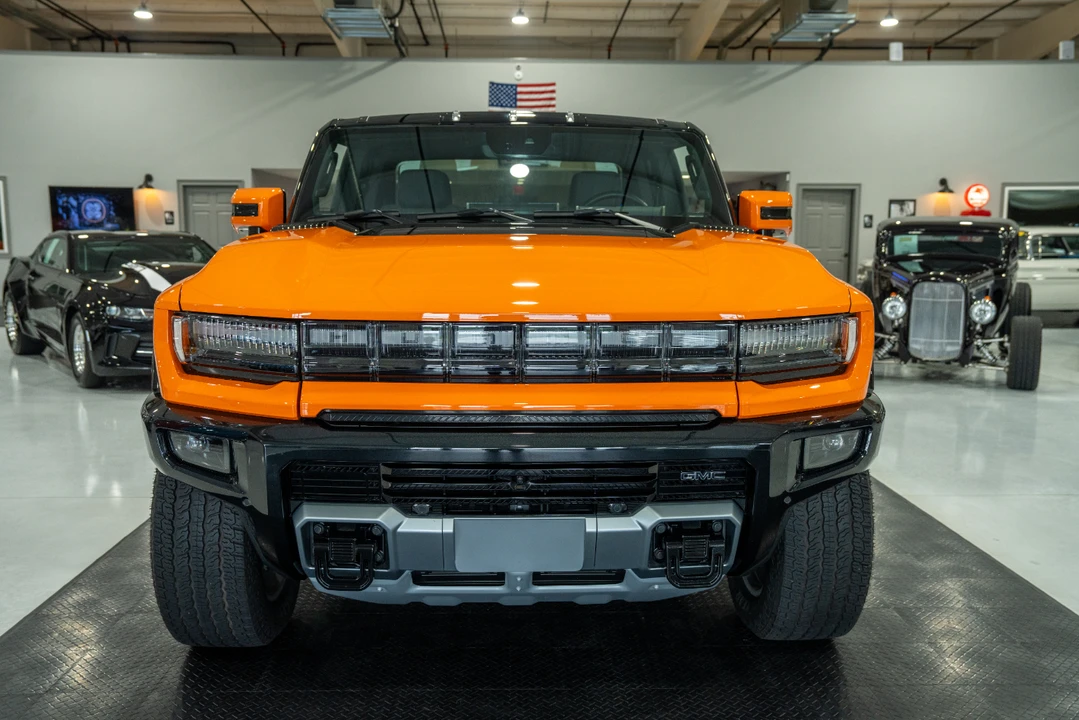 2024 GMC Hummer EV - Image 10 of 31