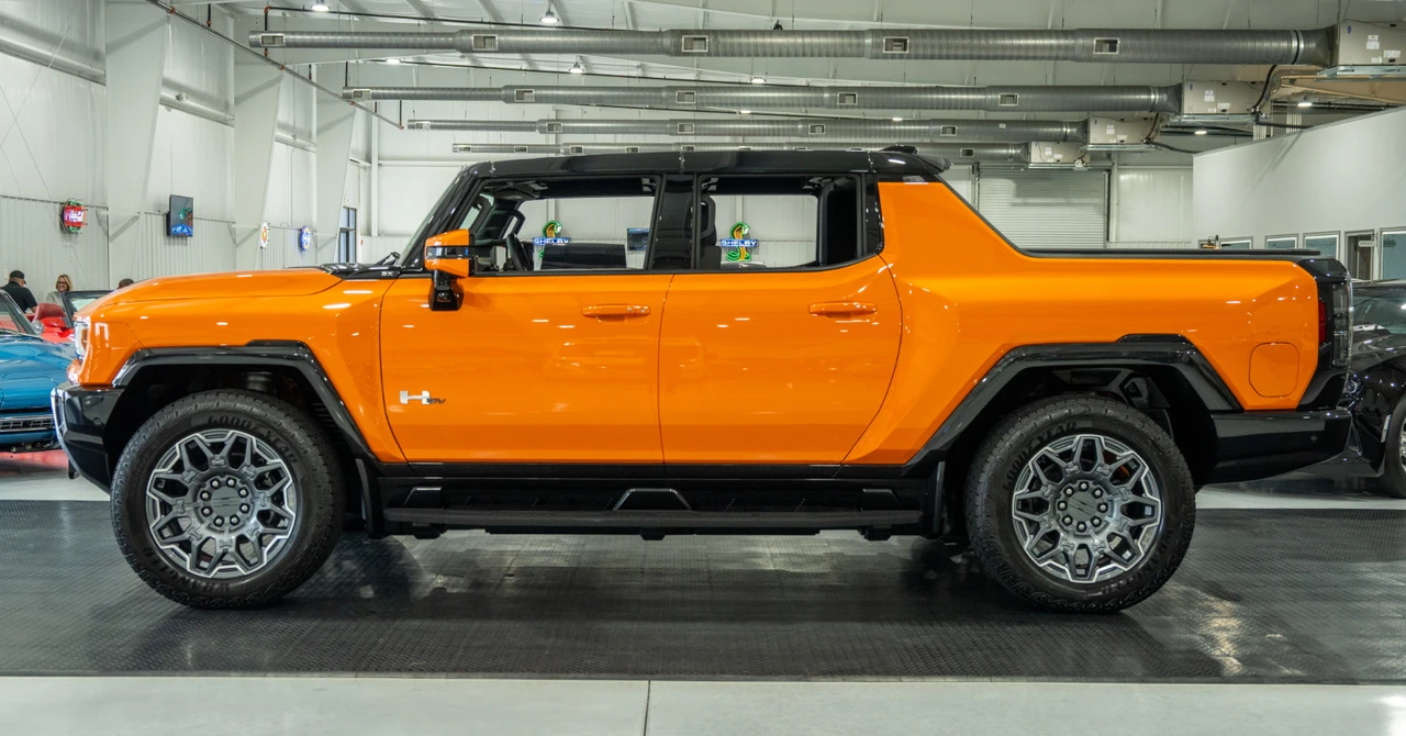2024 GMC Hummer EV - Image 5 of 31