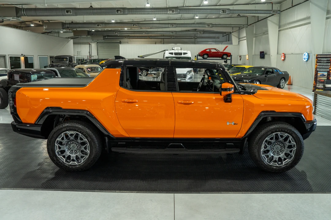 2024 GMC Hummer EV - Image 17 of 31