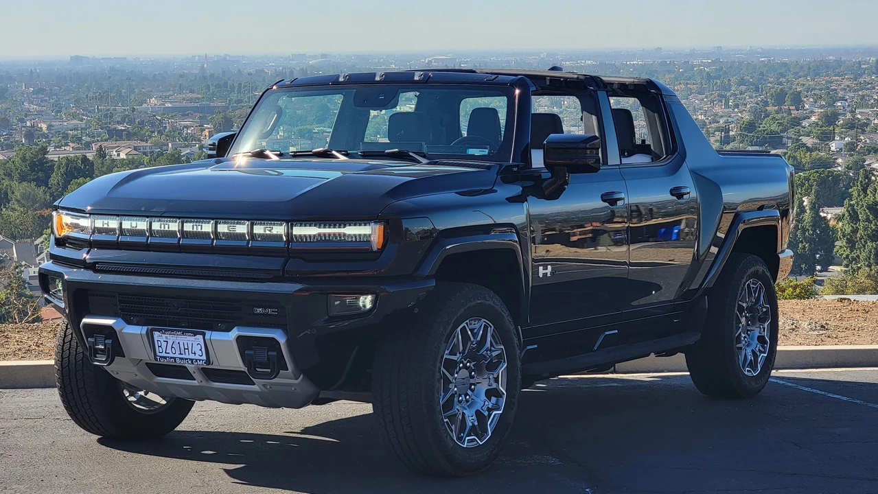 2024 GMC Hummer EV - Image 12 of 31