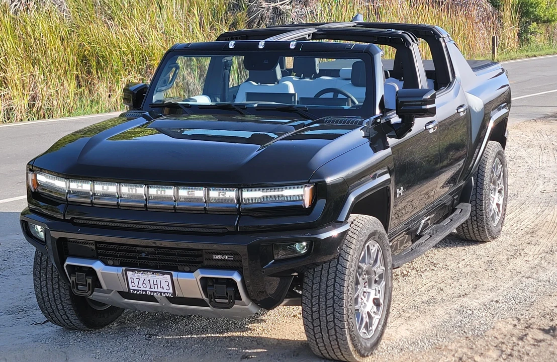 2024 GMC Hummer EV - Image 9 of 31