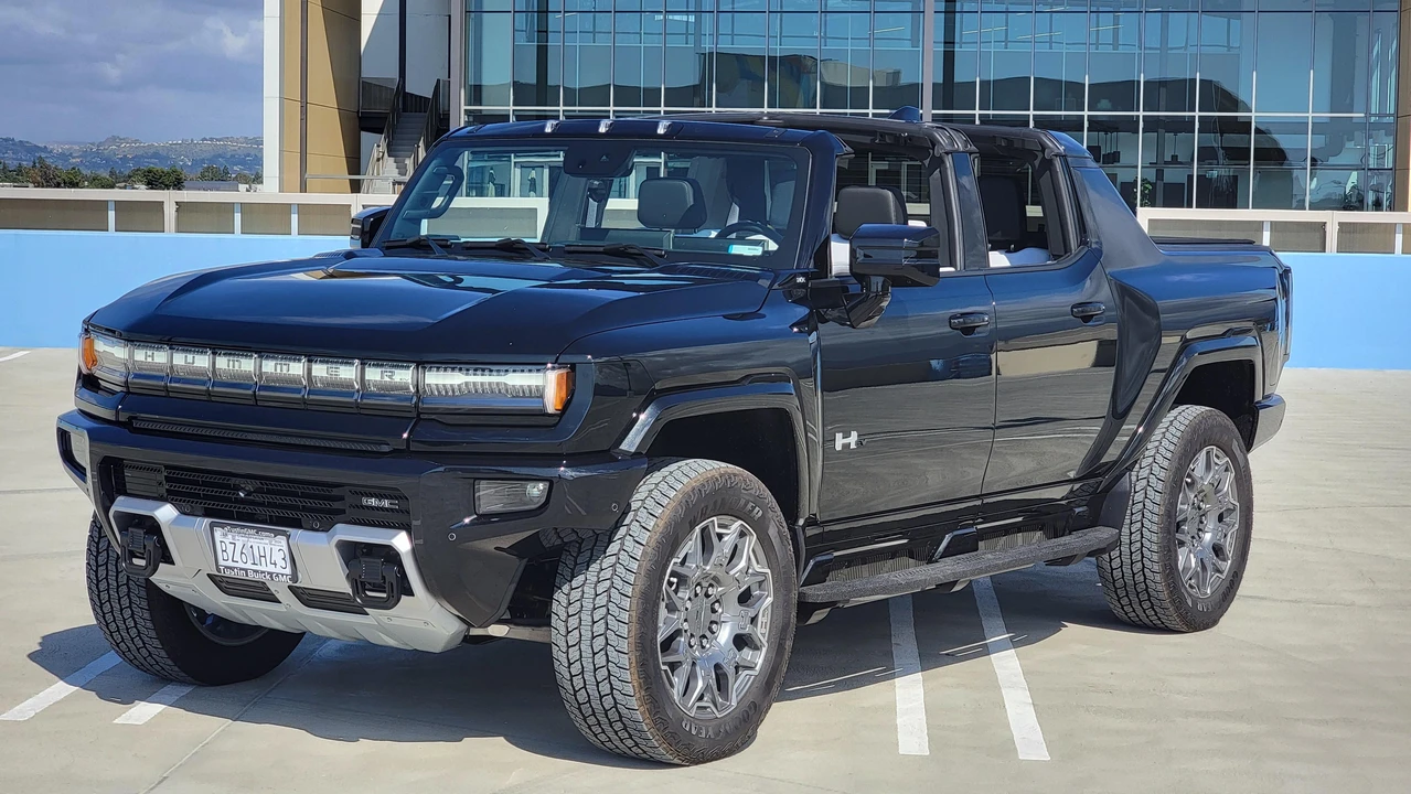 2024 GMC Hummer EV - Image 13 of 31