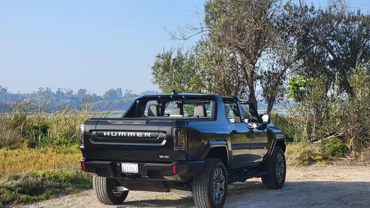 2024 GMC Hummer EV - Image 30 of 31