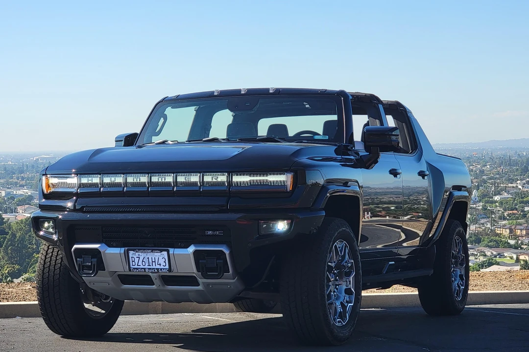 2024 GMC Hummer EV - Image 8 of 31