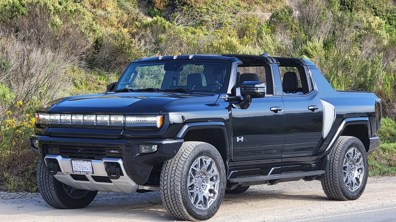 2024 GMC Hummer EV - Image 14 of 31