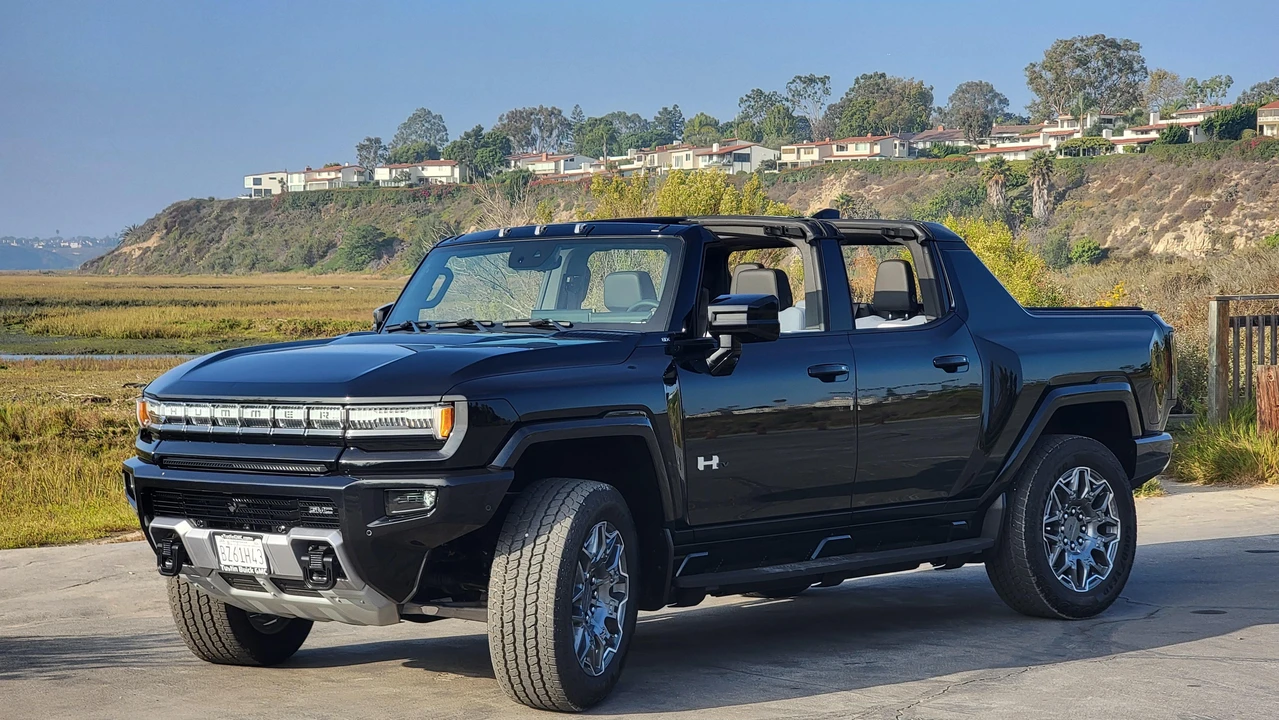 2024 GMC Hummer EV - Image 15 of 31