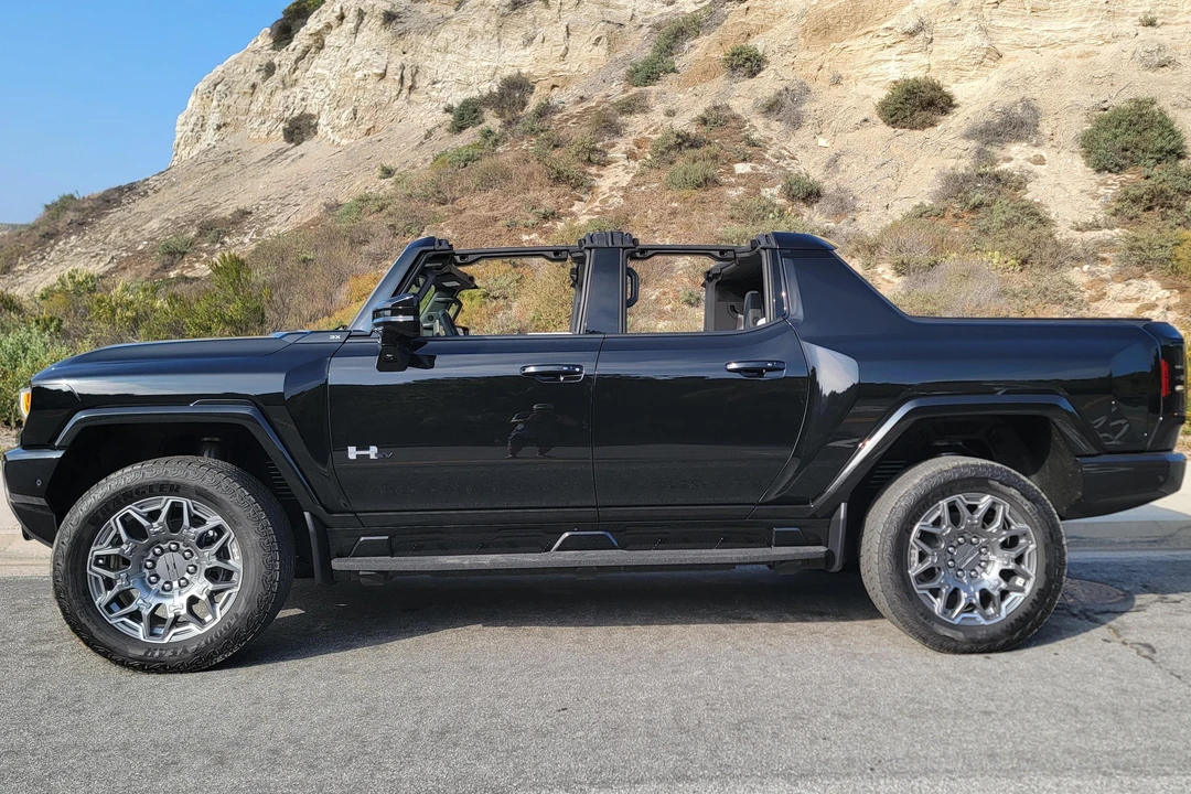 2024 GMC Hummer EV - Image 19 of 31
