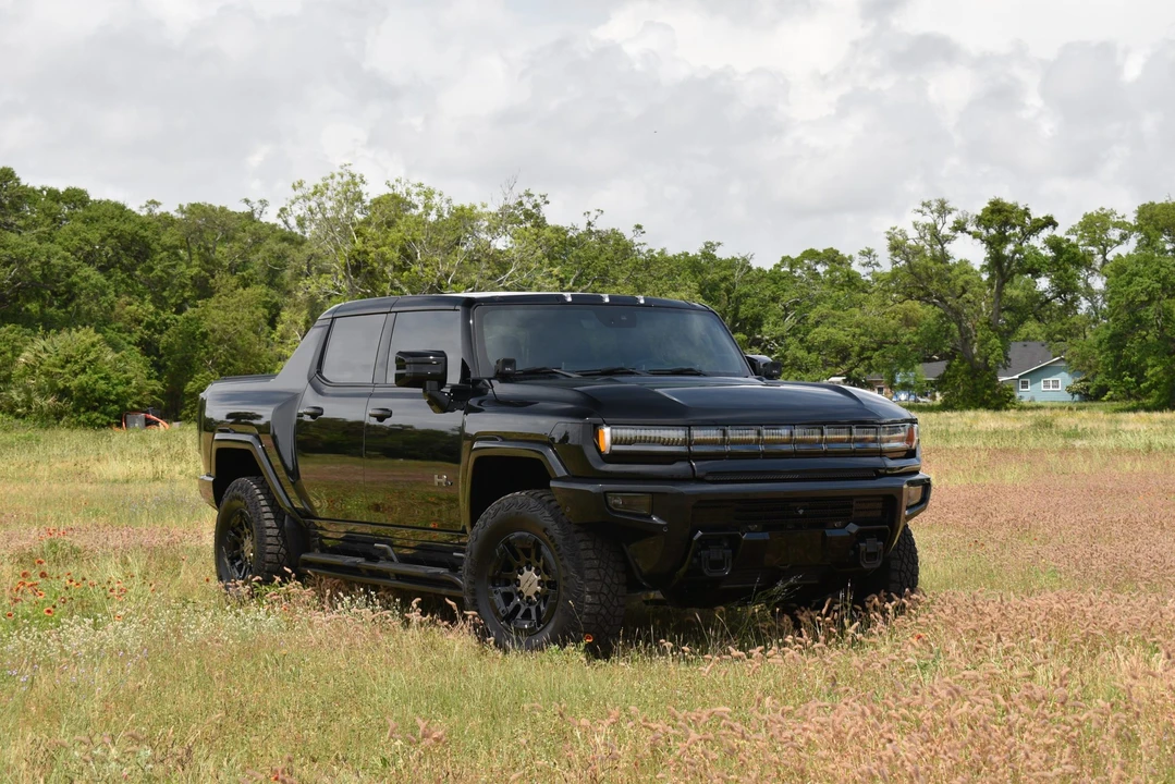 2024 GMC Hummer EV - Image 8 of 31