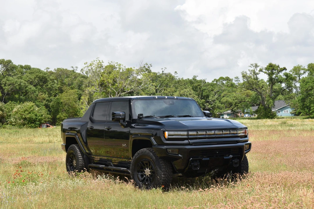 2024 GMC Hummer EV - Image 7 of 31