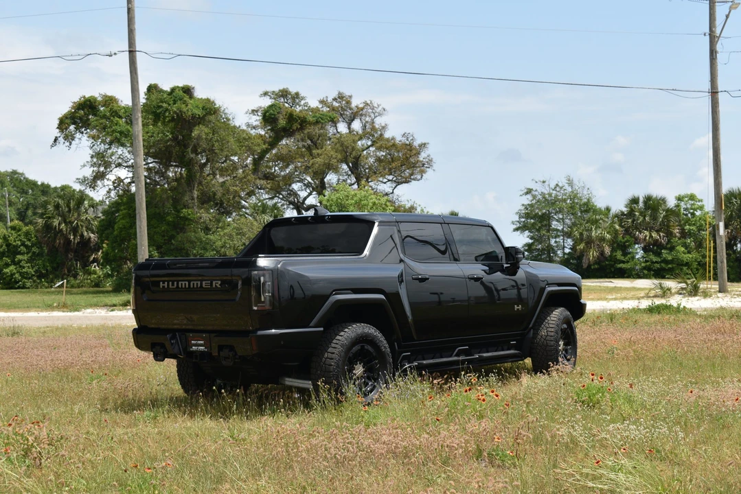2024 GMC Hummer EV - Image 13 of 31