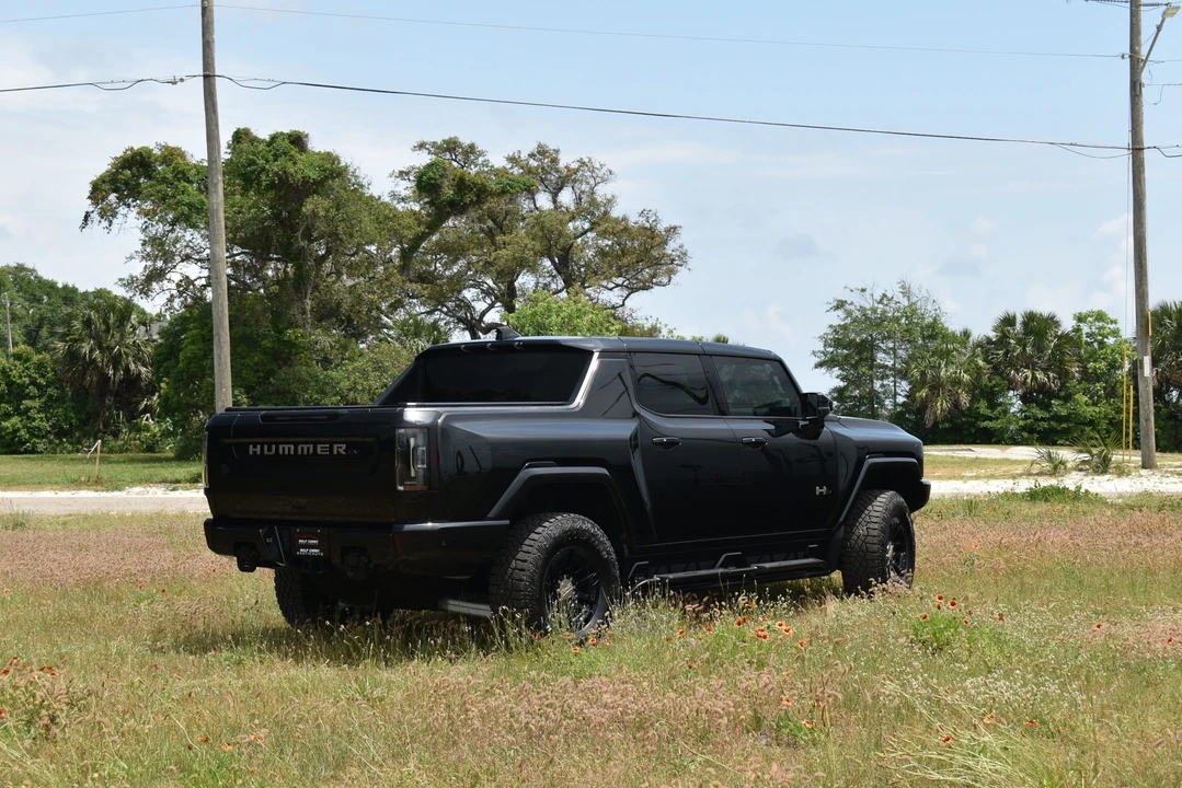 2024 GMC Hummer EV - Image 14 of 31