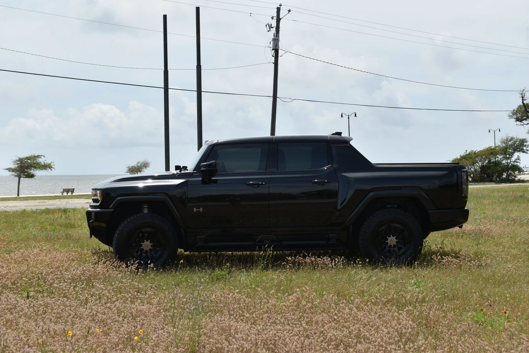 2024 GMC Hummer EV - Image 22 of 31