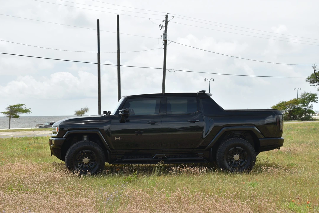 2024 GMC Hummer EV - Image 23 of 31