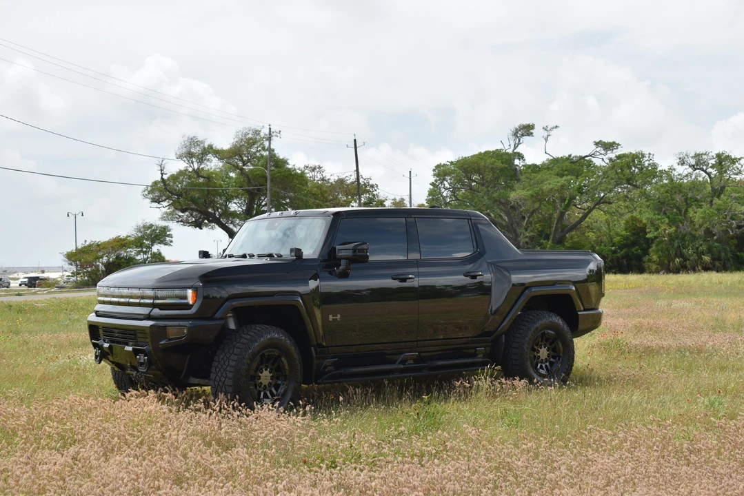 2024 GMC Hummer EV - Image 2 of 31