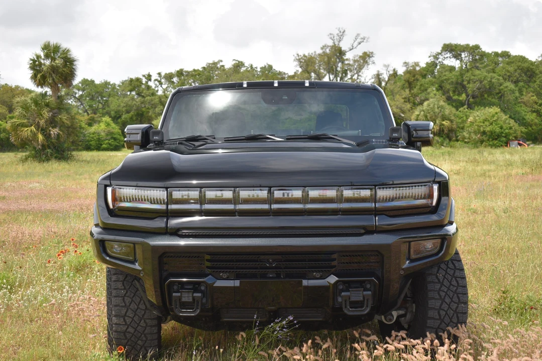 2024 GMC Hummer EV - Image 4 of 31
