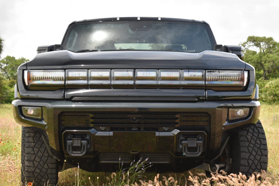 2024 GMC Hummer EV - Image 5 of 31