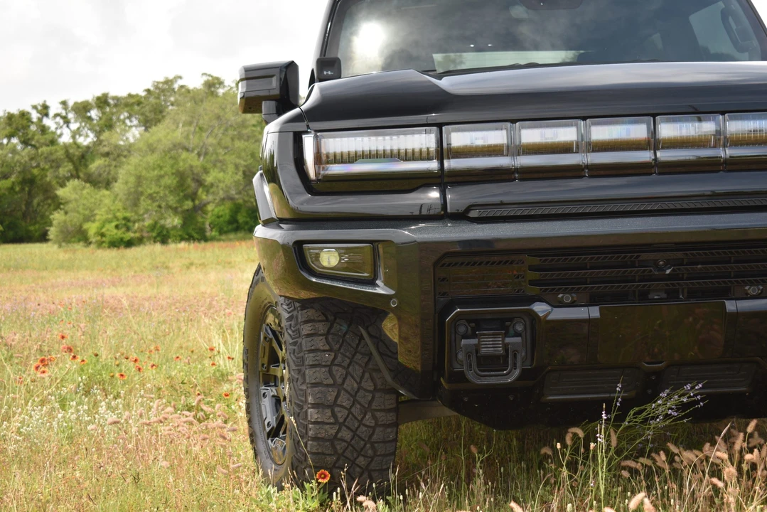 2024 GMC Hummer EV - Image 29 of 31