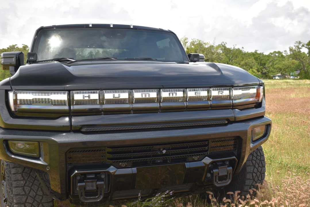 2024 GMC Hummer EV - Image 26 of 31