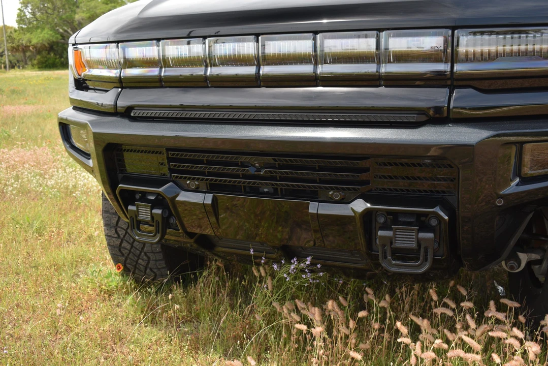 2024 GMC Hummer EV - Image 28 of 31