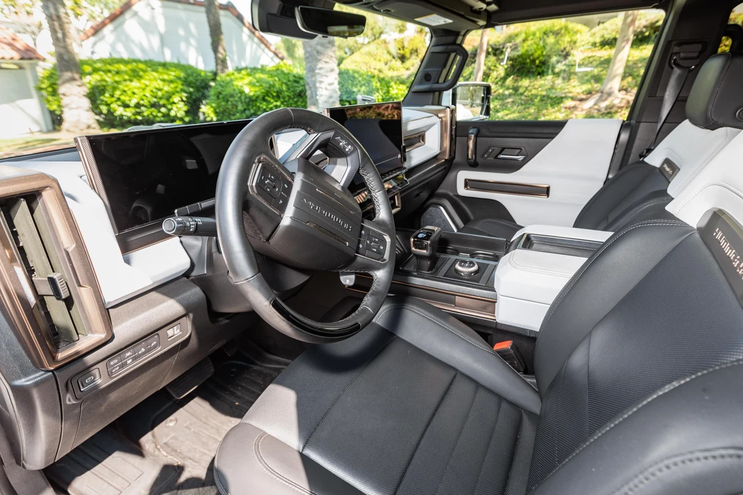 2024 GMC Hummer EV - Image 17 of 31