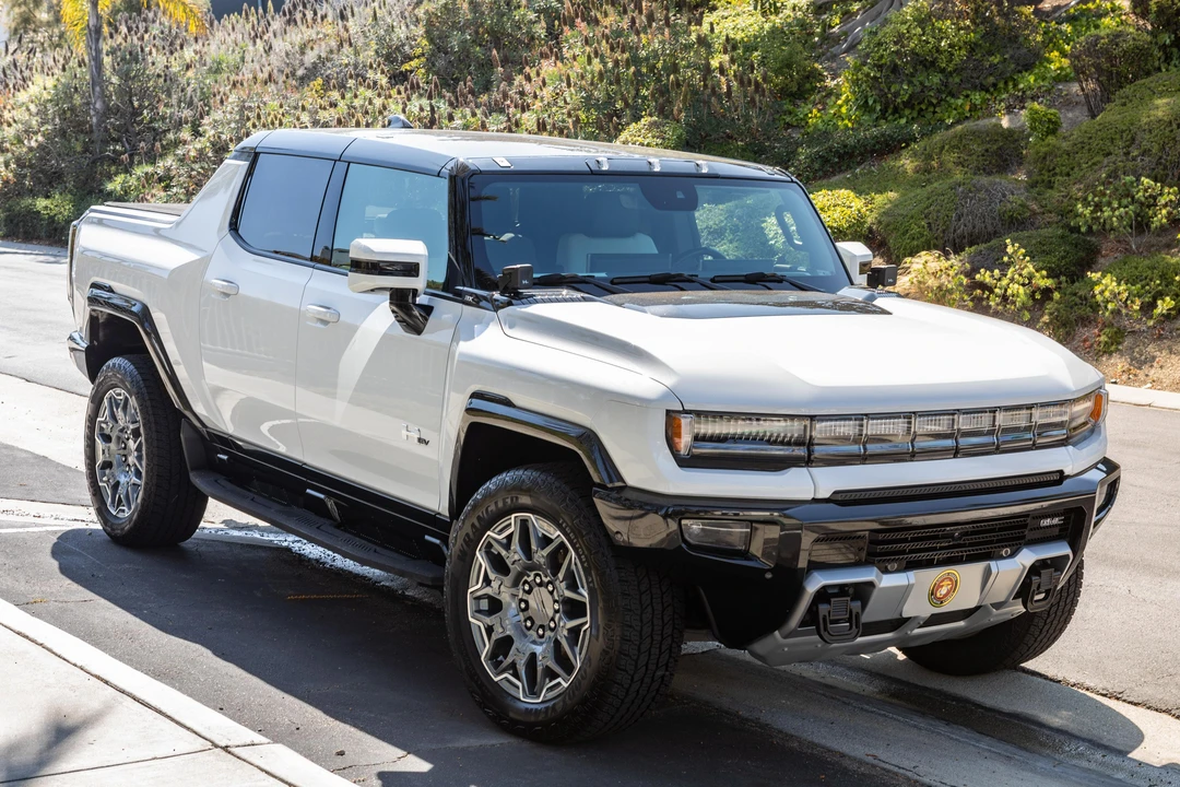 2024 GMC Hummer EV - Image 7 of 31
