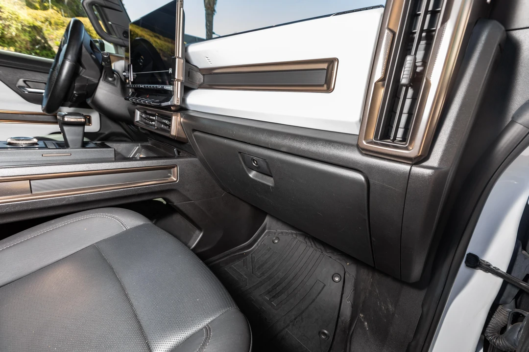 2024 GMC Hummer EV - Image 29 of 31