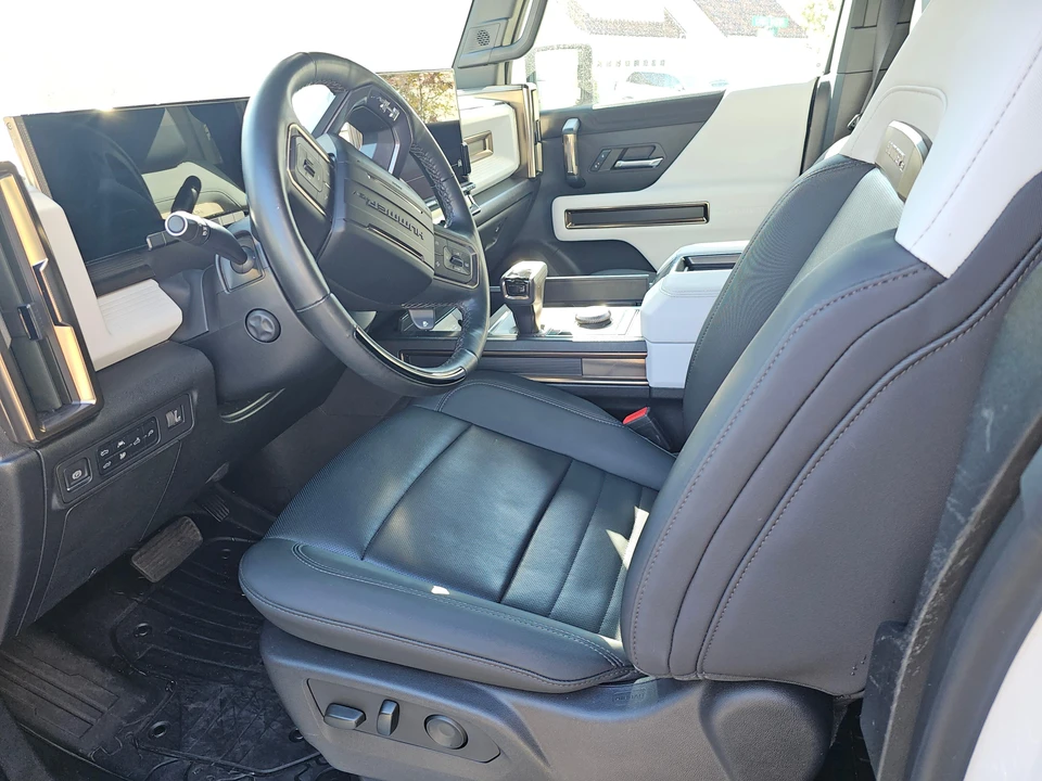 2024 GMC Hummer EV - Image 22 of 31