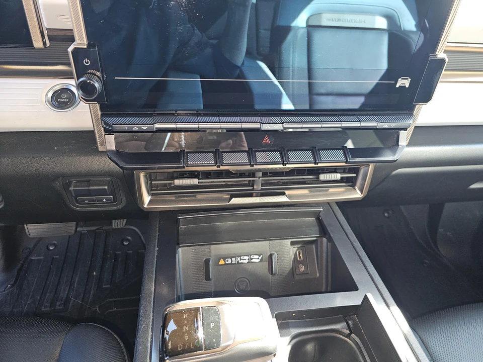 2024 GMC Hummer EV - Image 27 of 31