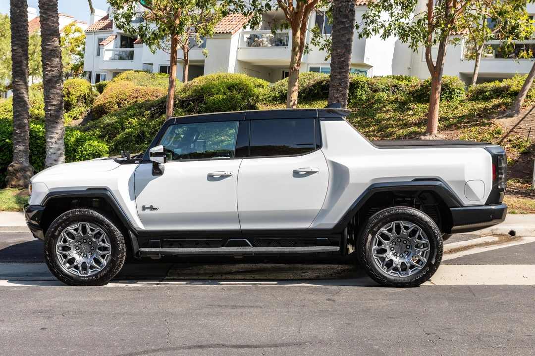 2024 GMC Hummer EV - Image 6 of 31