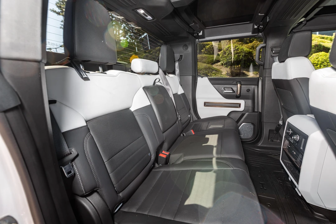2024 GMC Hummer EV - Image 21 of 31