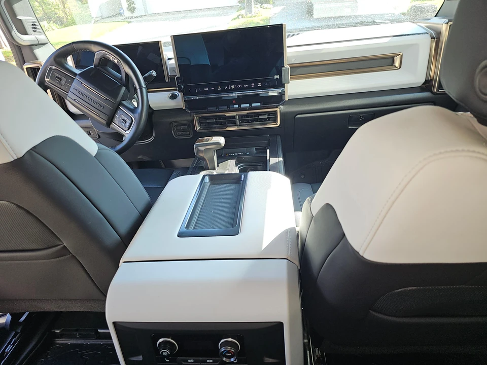 2024 GMC Hummer EV - Image 31 of 31