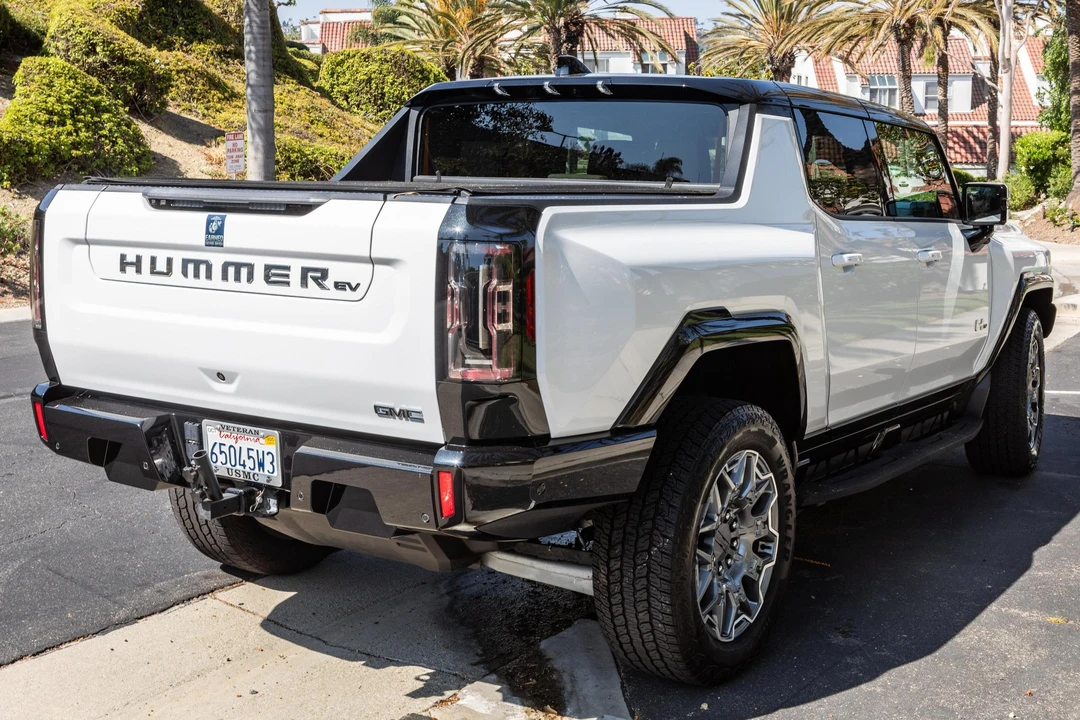 2024 GMC Hummer EV - Image 4 of 31