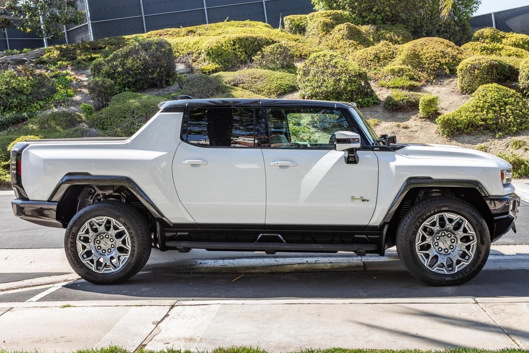 2024 GMC Hummer EV - Image 3 of 31