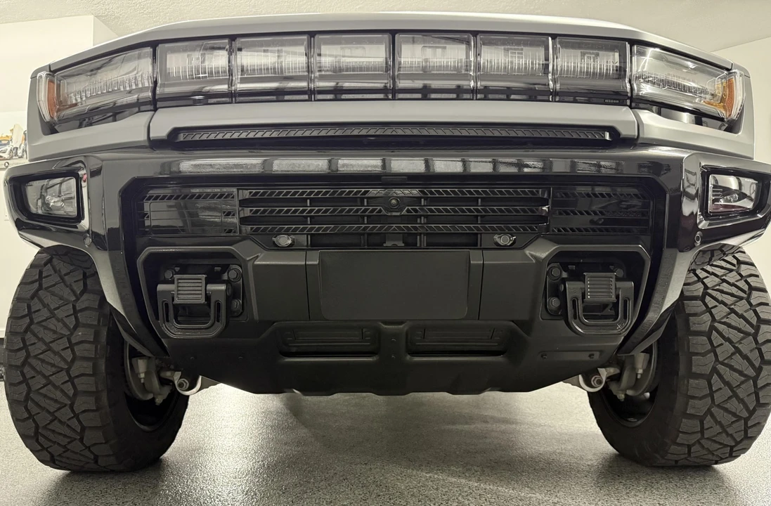 2024 GMC Hummer EV - Image 25 of 31
