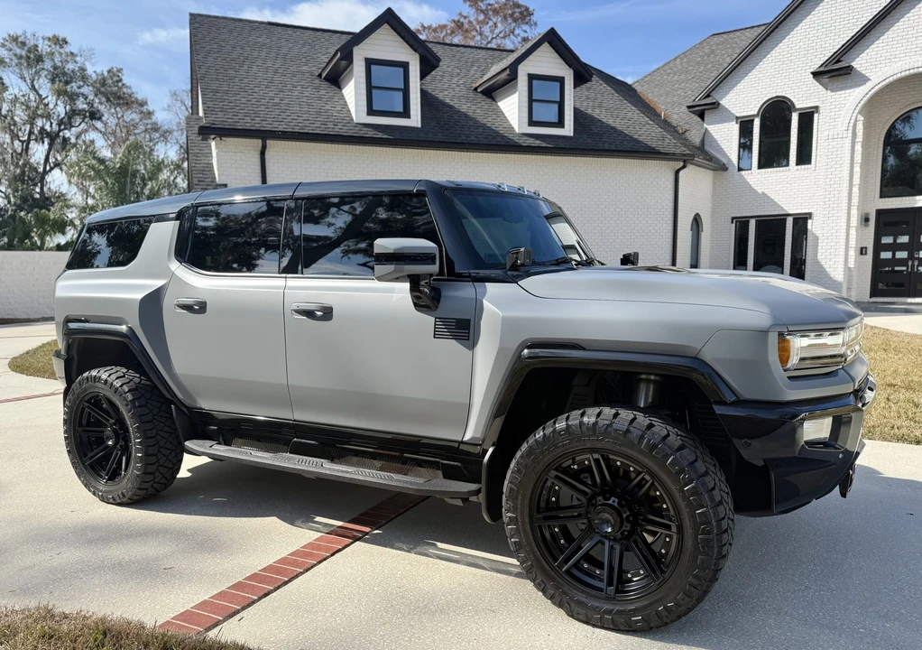 2024 GMC Hummer EV - Image 8 of 31