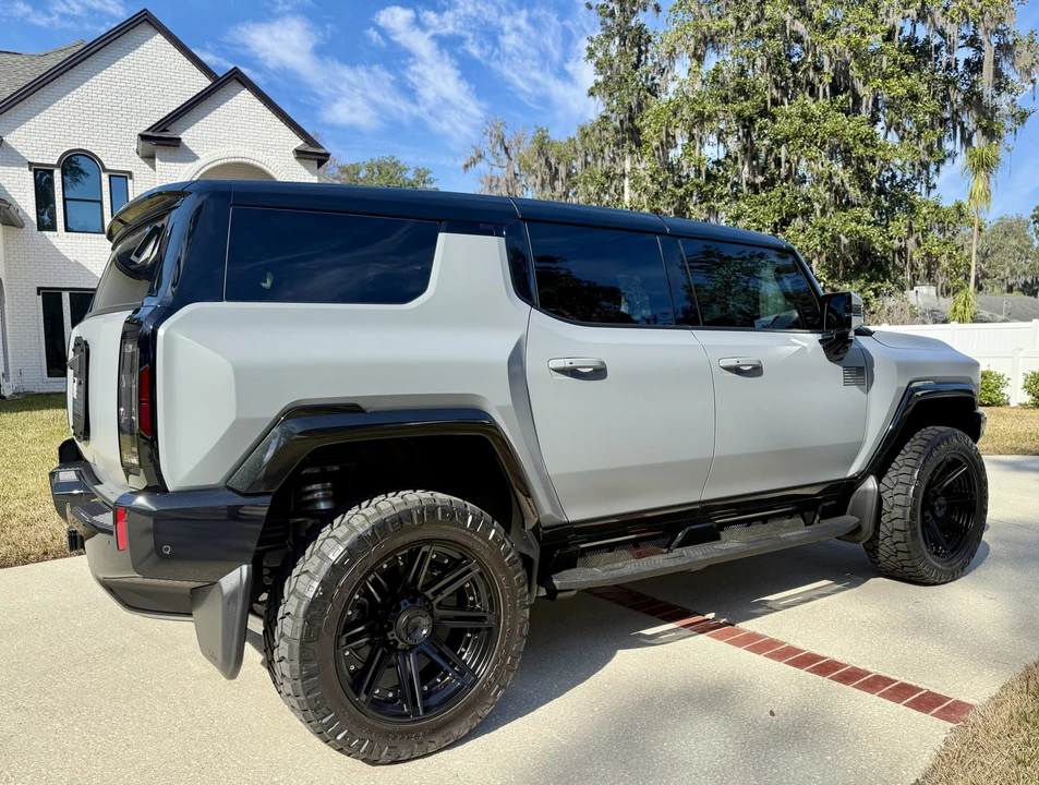 2024 GMC Hummer EV - Image 5 of 31