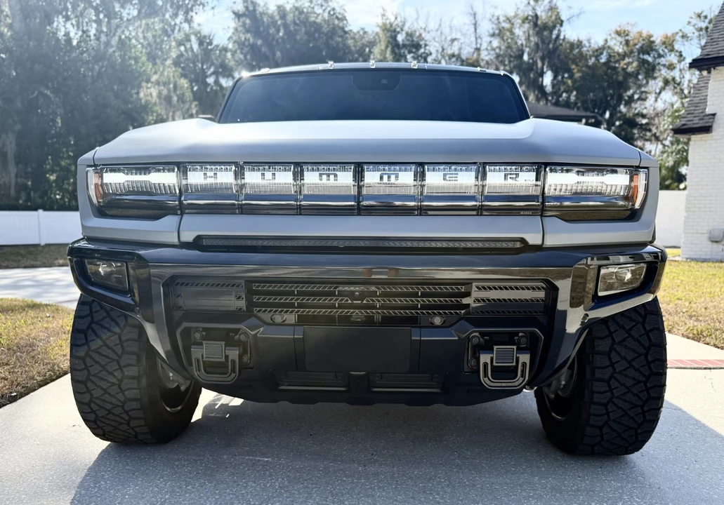2024 GMC Hummer EV - Image 11 of 31