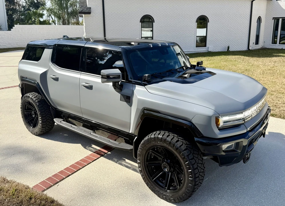 2024 GMC Hummer EV - Image 9 of 31
