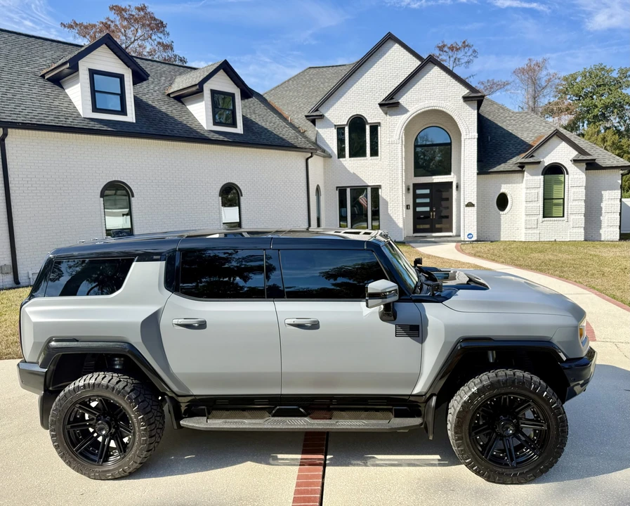2024 GMC Hummer EV - Image 6 of 31