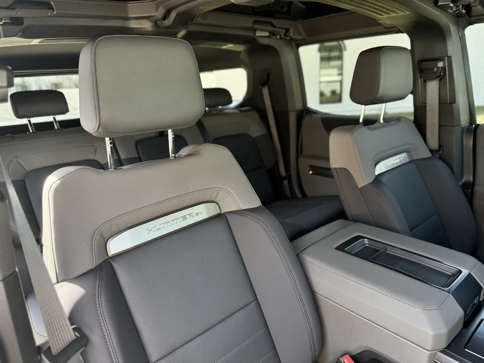 2024 GMC Hummer EV - Image 17 of 31
