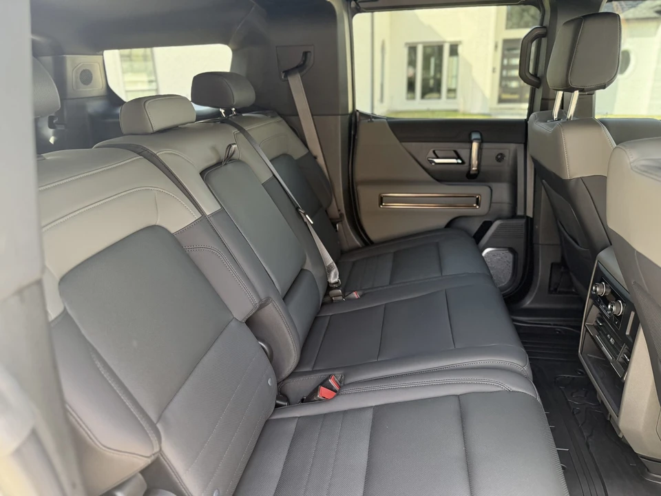 2024 GMC Hummer EV - Image 20 of 31