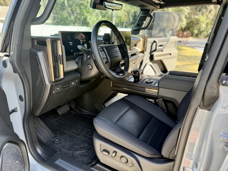 2024 GMC Hummer EV - Image 15 of 31