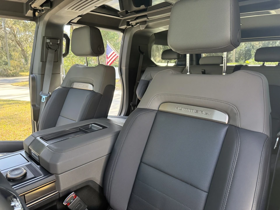 2024 GMC Hummer EV - Image 16 of 31