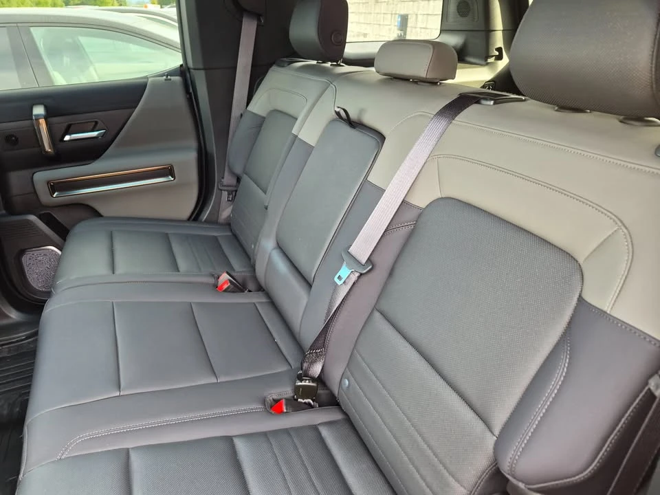 2024 GMC Hummer EV - Image 10 of 12