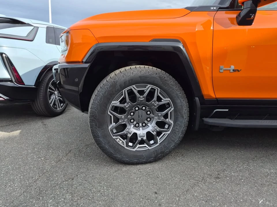 2024 GMC Hummer EV - Image 4 of 12