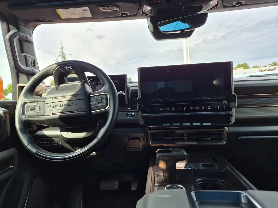 2024 GMC Hummer EV - Image 9 of 12