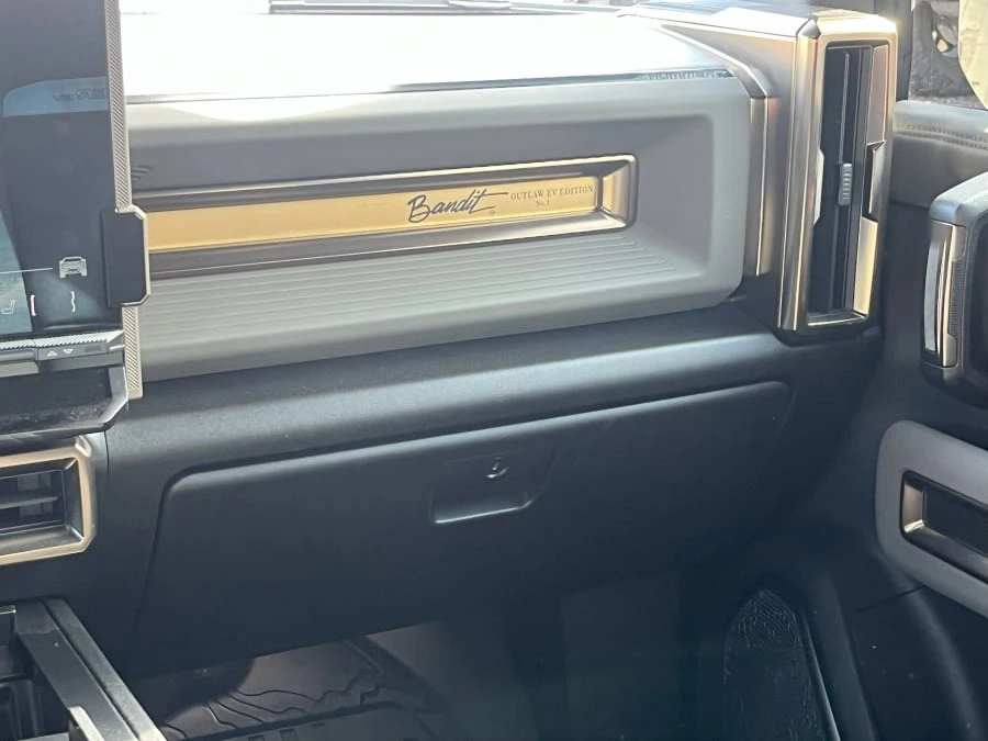 2024 GMC Hummer EV - Image 8 of 9