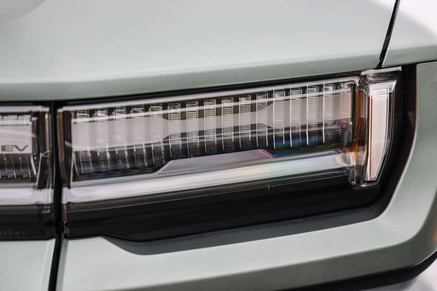 2024 GMC Hummer EV - Image 26 of 31